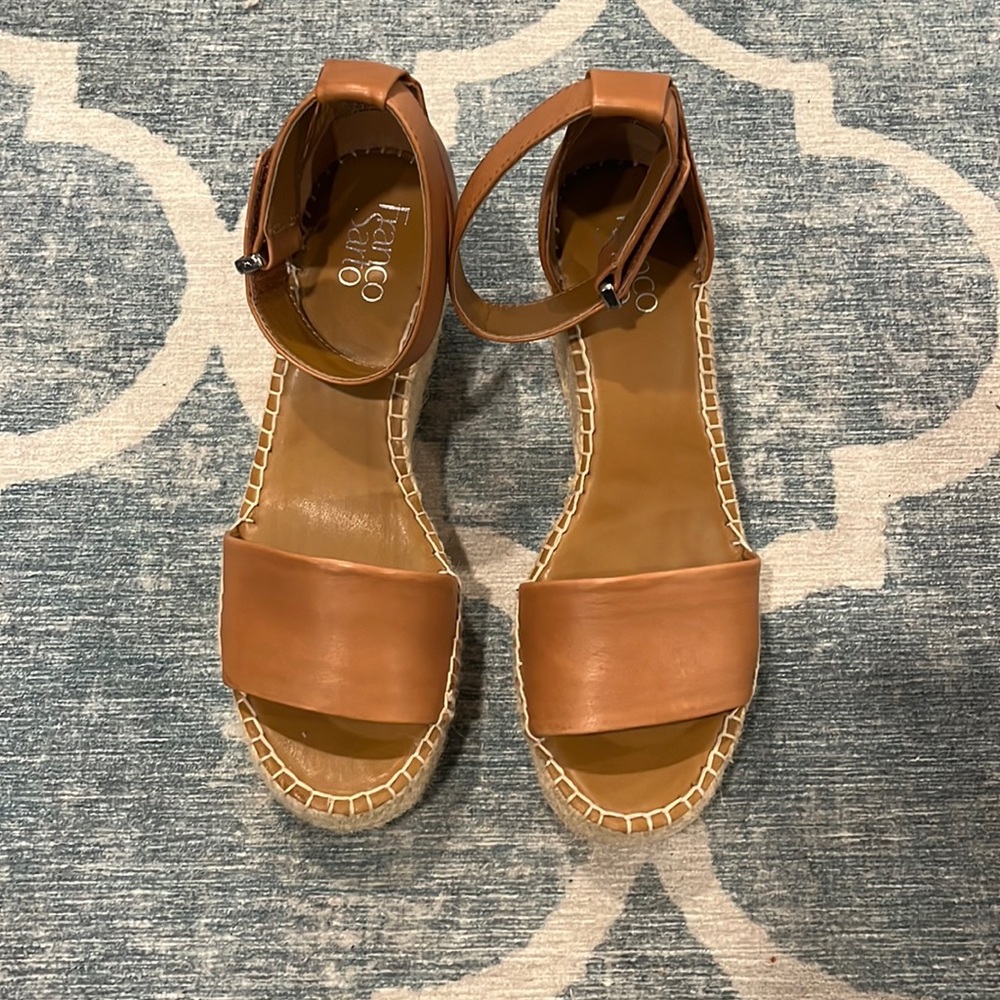 Super comfy Tan platform sandals made by Franco sarto size 8w
